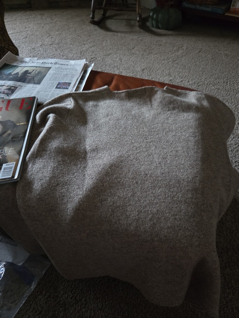 Charter Club Women's V-Neck Lightweight Taupe Lambswool Sweater Large 21" x 25" - Picture 4 of 8